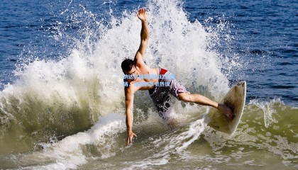 纳达尔强势回归红土赛场，法网前景引热议